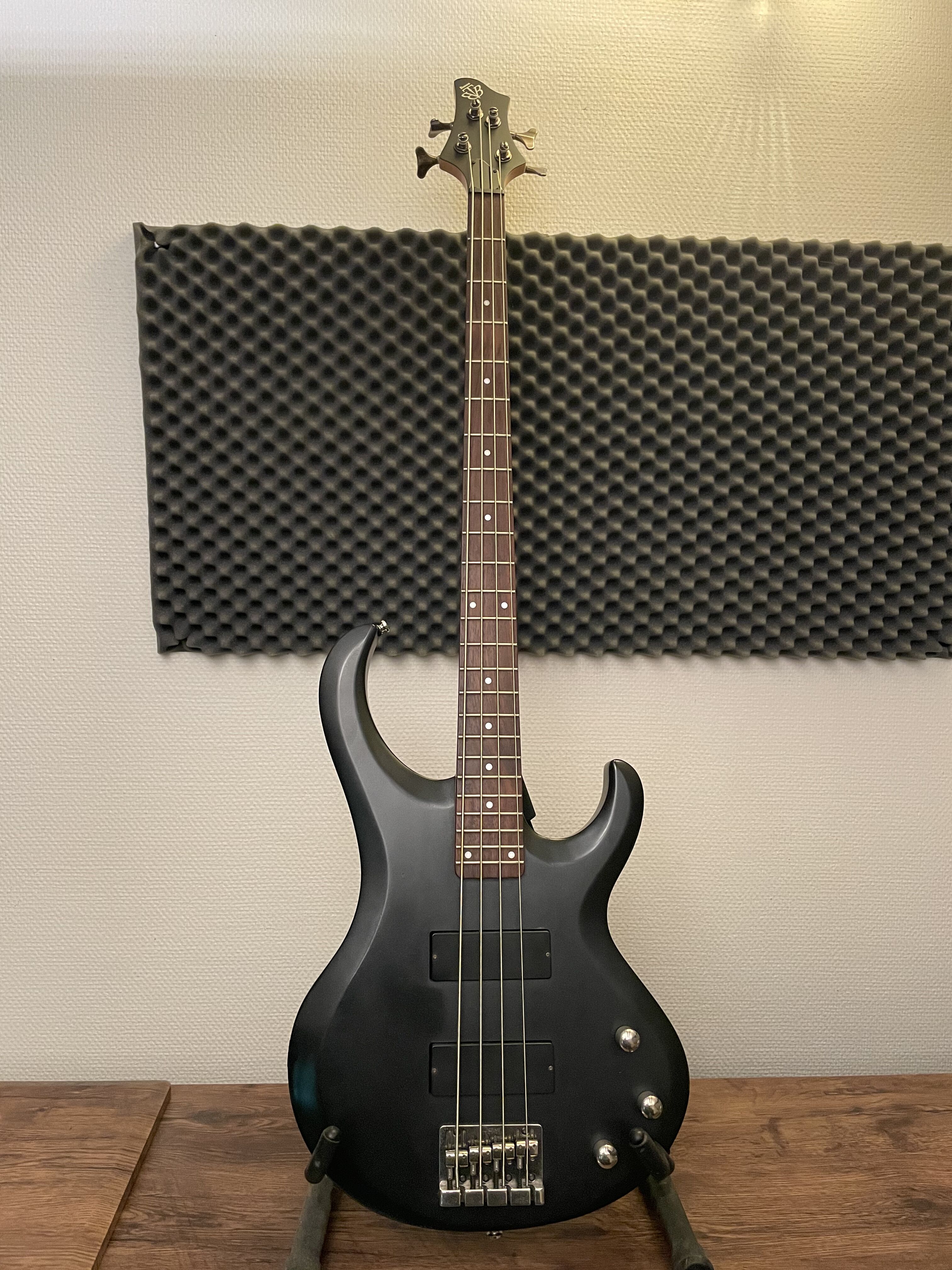 Basse active Ibanez BTB200