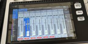 Table de mixage QSC Touchmix-8 + Flightcase