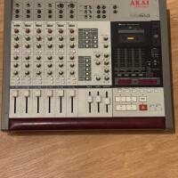 Vends Akai Professional MG614