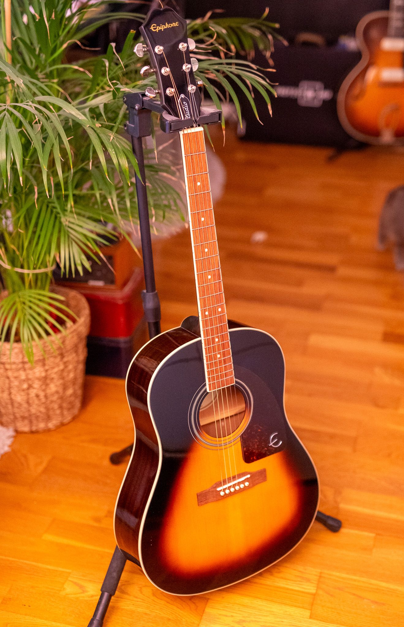 Epiphone J-45 Studio Vintage Sunburst en excellent état