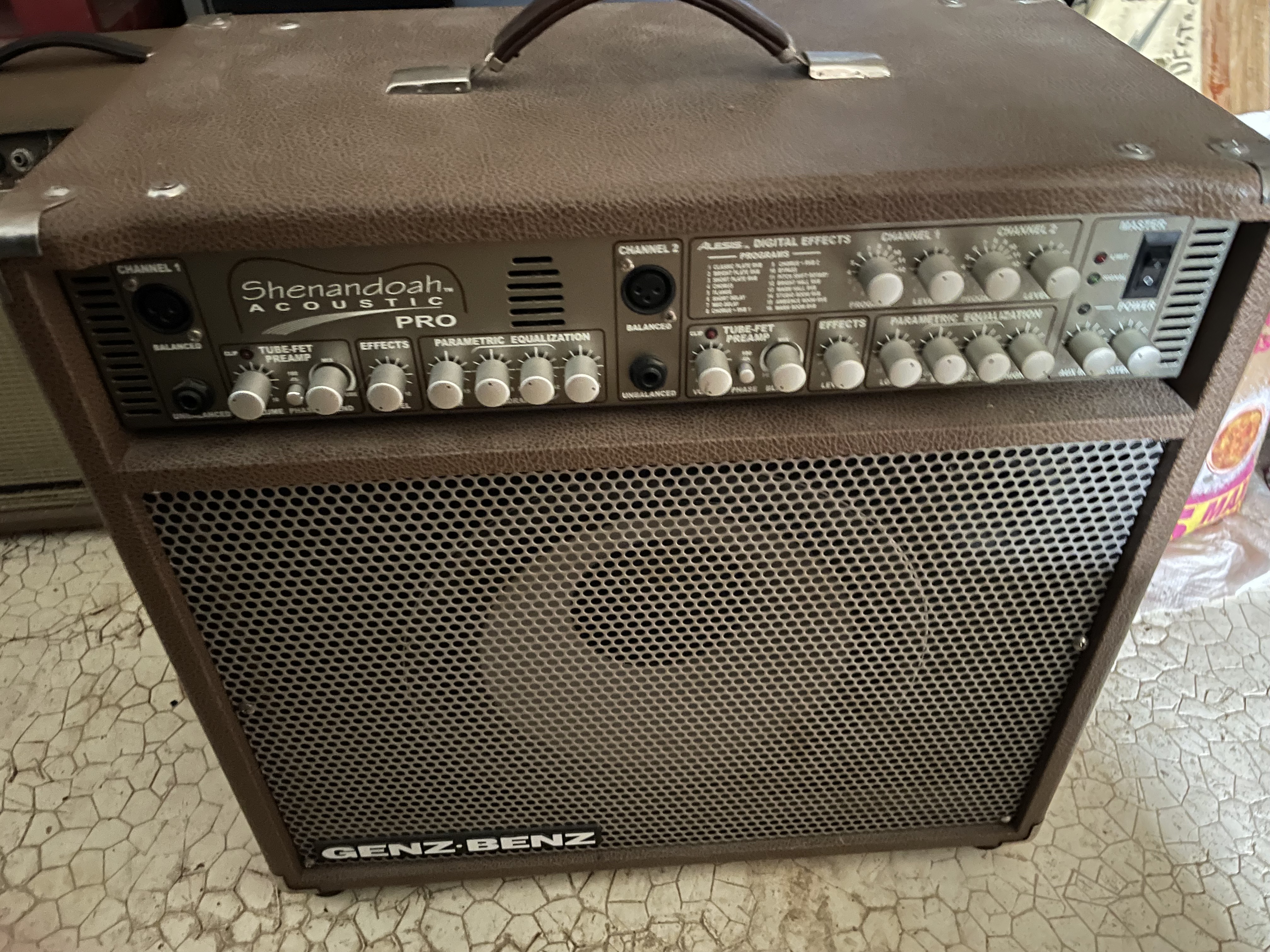 Ampli - Genz Benz Shen 200