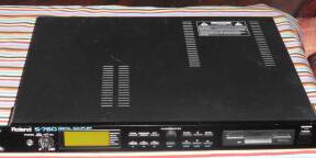Vends échantillonneur Roland S-760