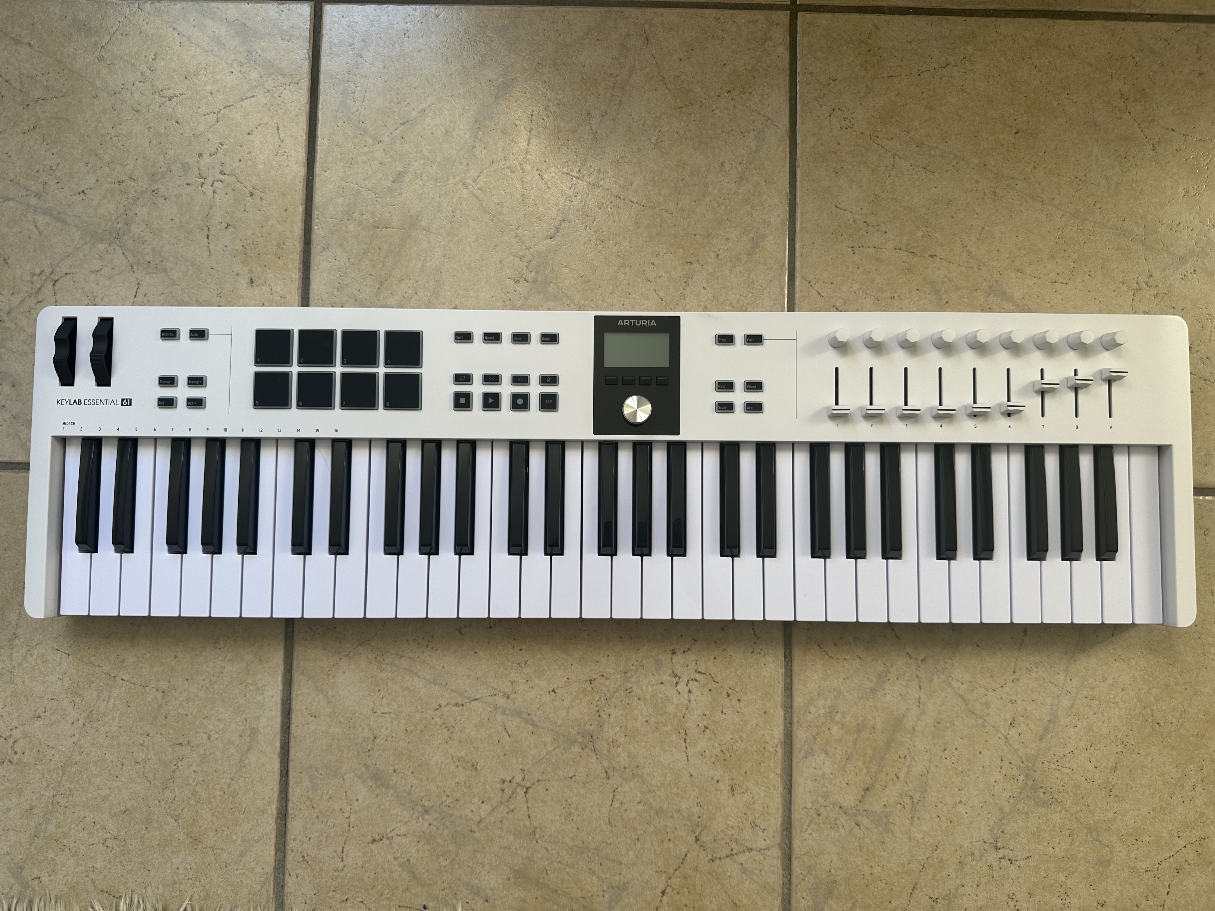 Vends Arturia Keylab Essential 61 MK3 + Housse