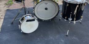 Vends Batterie Yamaha Maple Custom noire + étuis Hardcase
