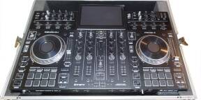 DJ Denon Prime 4 avec son flycase