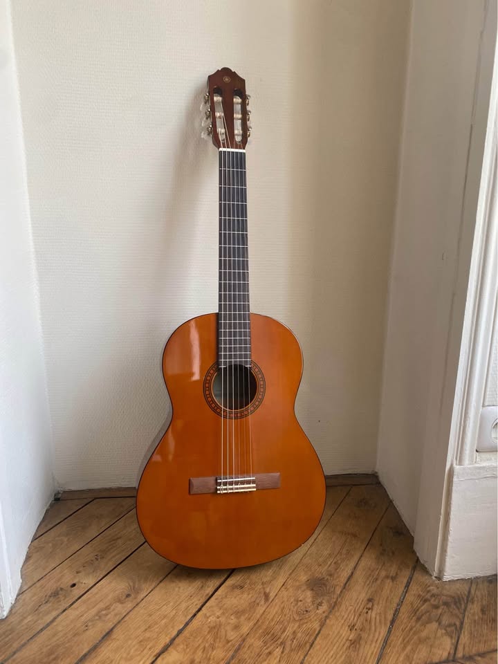 Selling yamaha CS40 available in paris