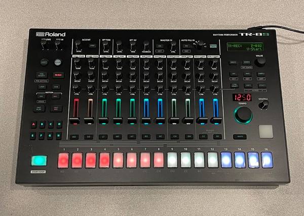 [ÉCHANGE] Roland TR-8S contre Akai Force