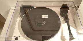 Platine vinyle Pro-Ject X9 – finition laquée blanche – État exceptionnel