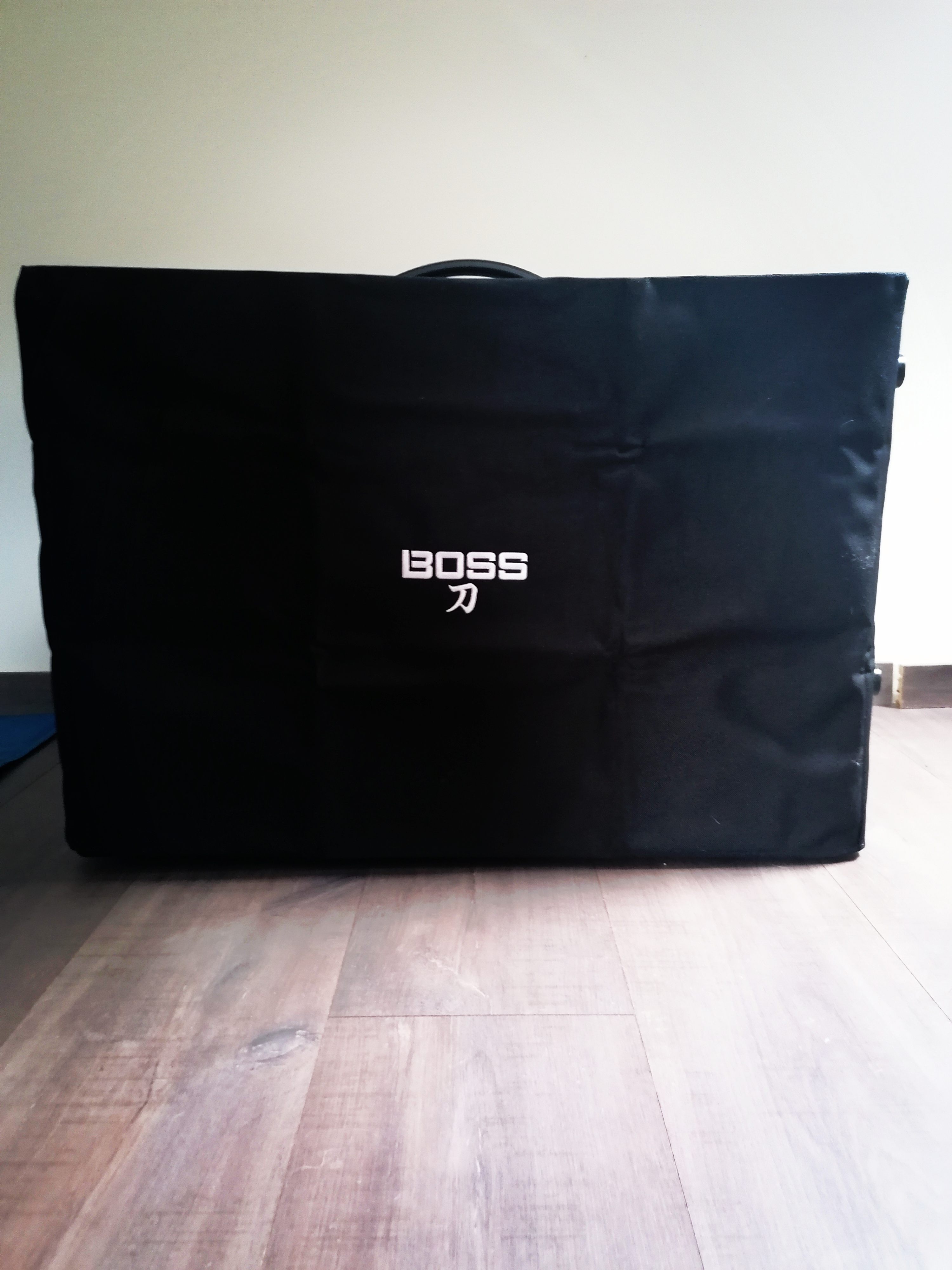 vends boss katana 100W 2x12" gen 3 + Cover (encore sous garanti)