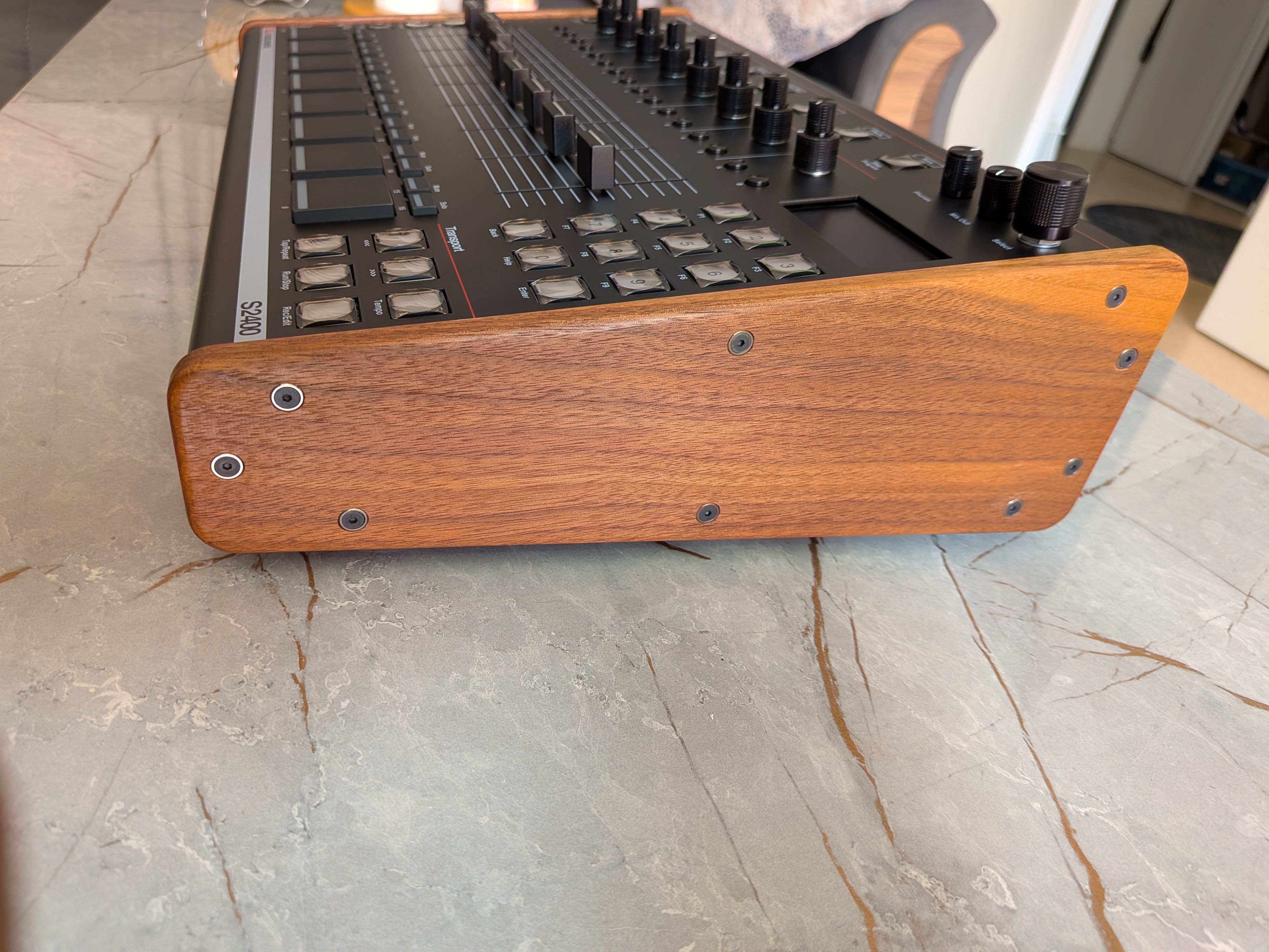 Isla Instruments S2400 (36793)