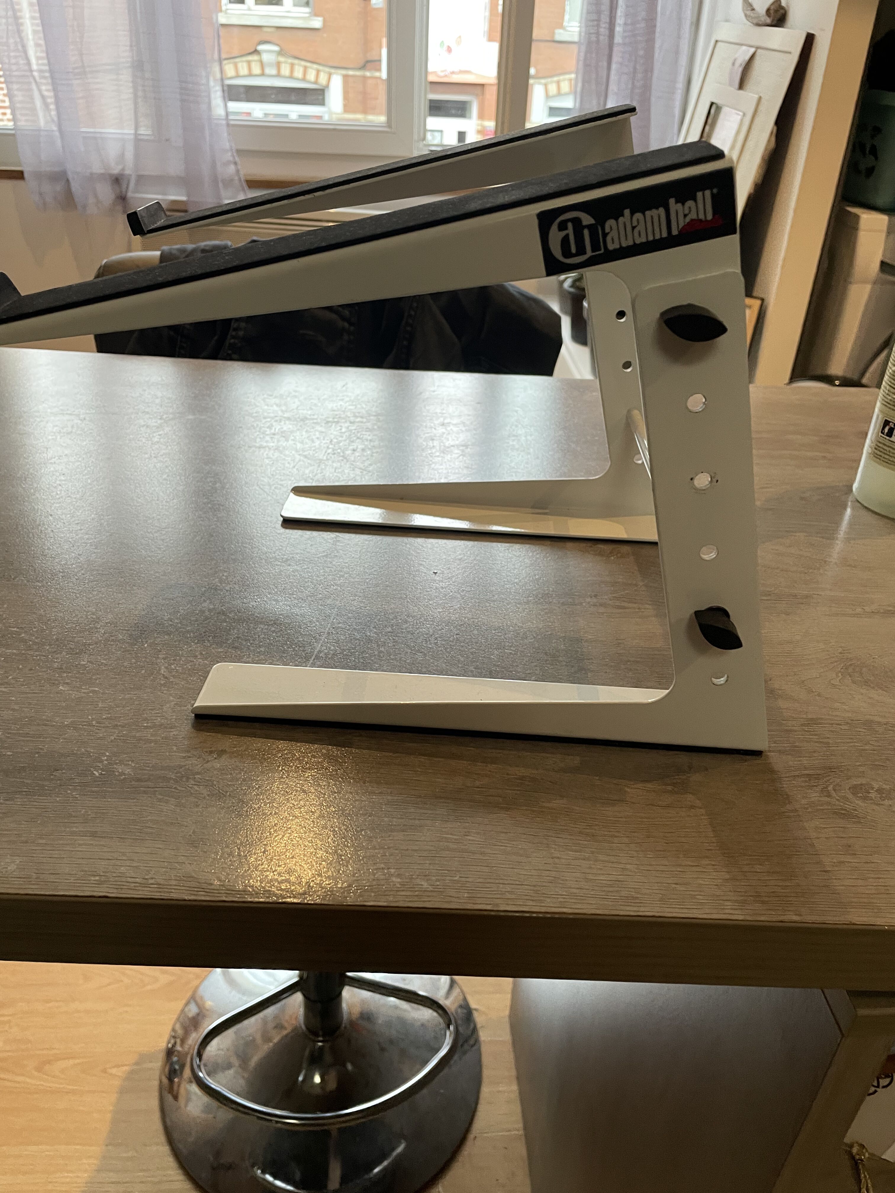 Vends Support Ordinateur Adam Hall blanc