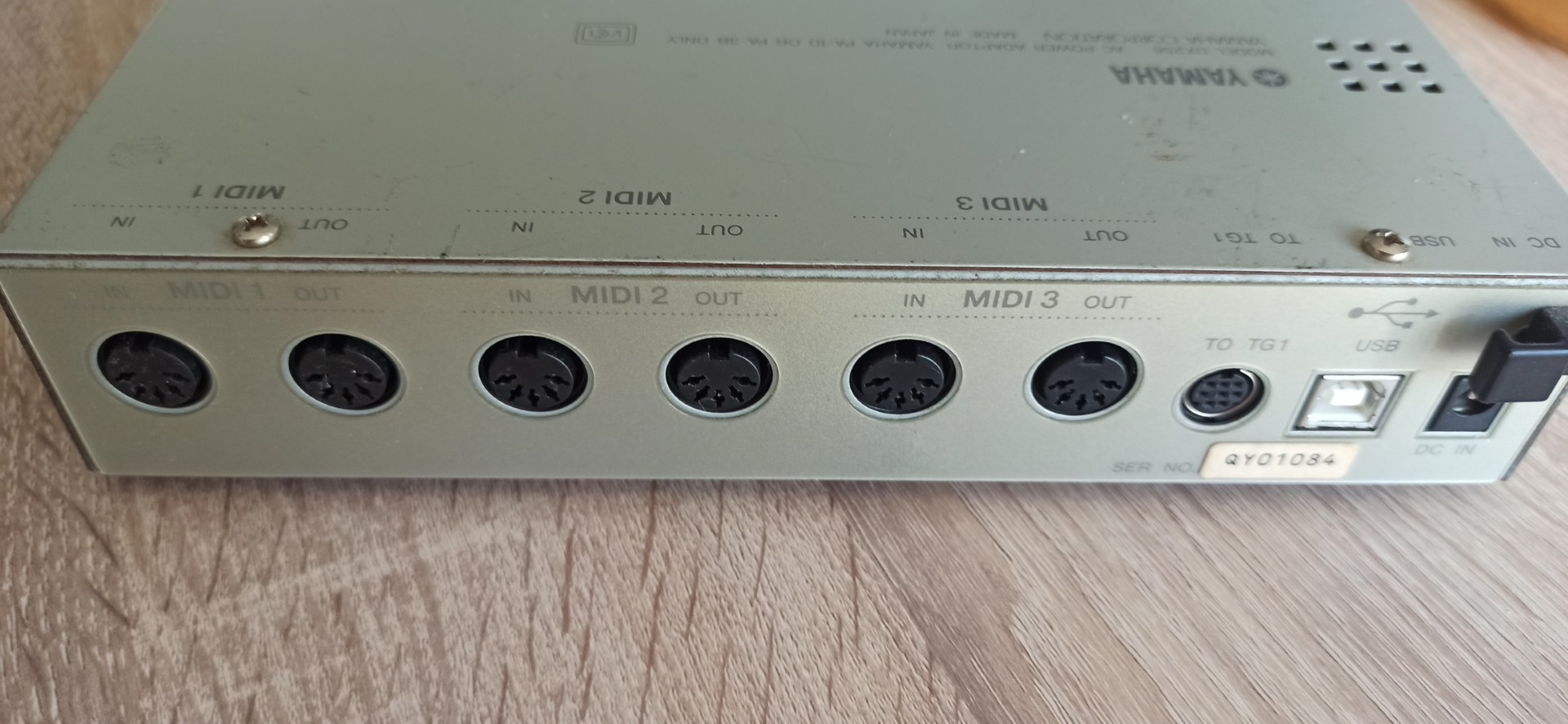 Vends Yamaha UX256 USB MIDI 6 IN/OUT