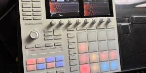 Maschine MK3 Vapour Grey parfait état + decksaver & expansions