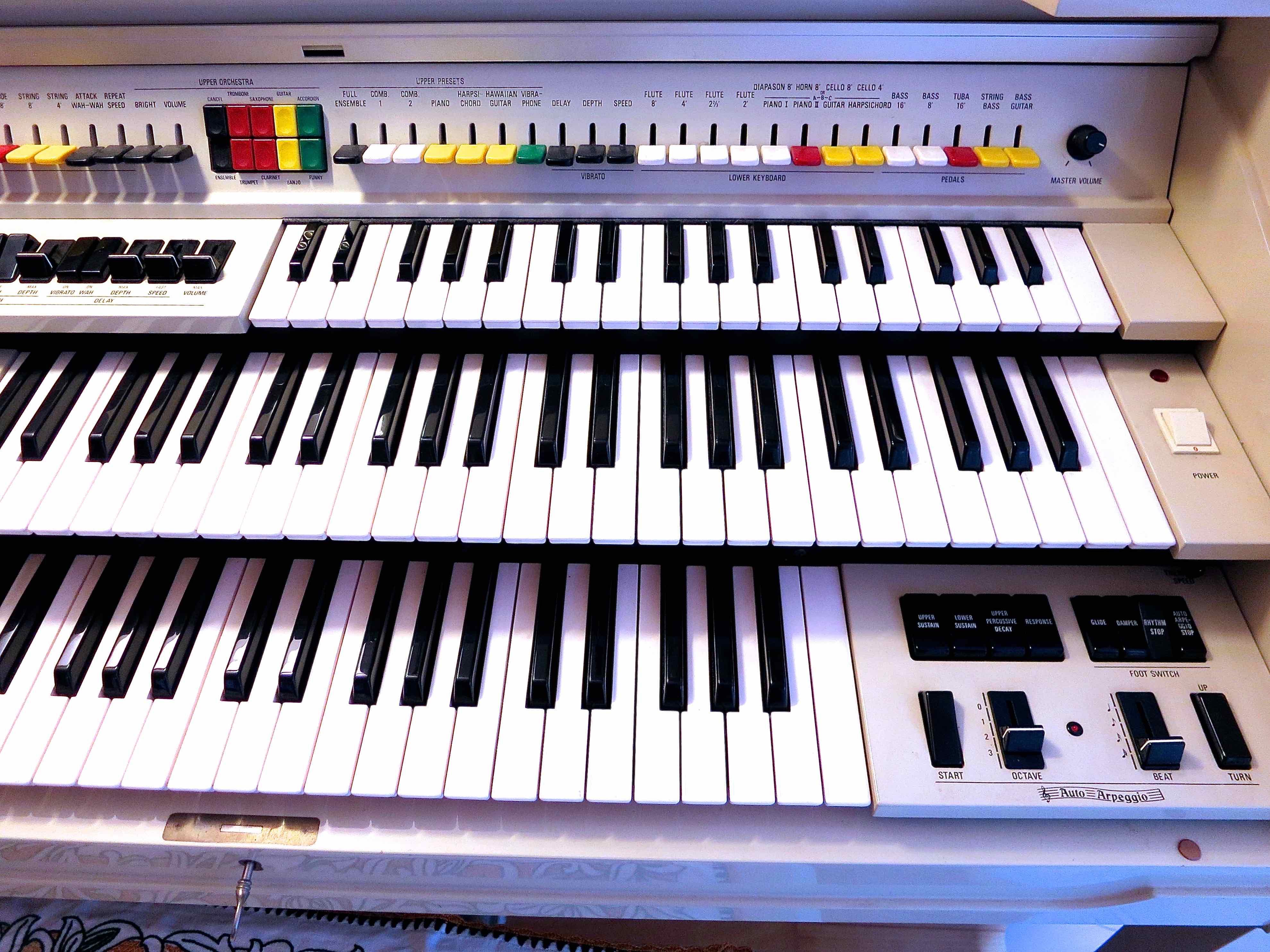 ORGUE ÉLECTRIQUE YAMAHA D80 ÉLECTONE Auto-Amplifié 3 jeux, pédalier, boîte à rythmes