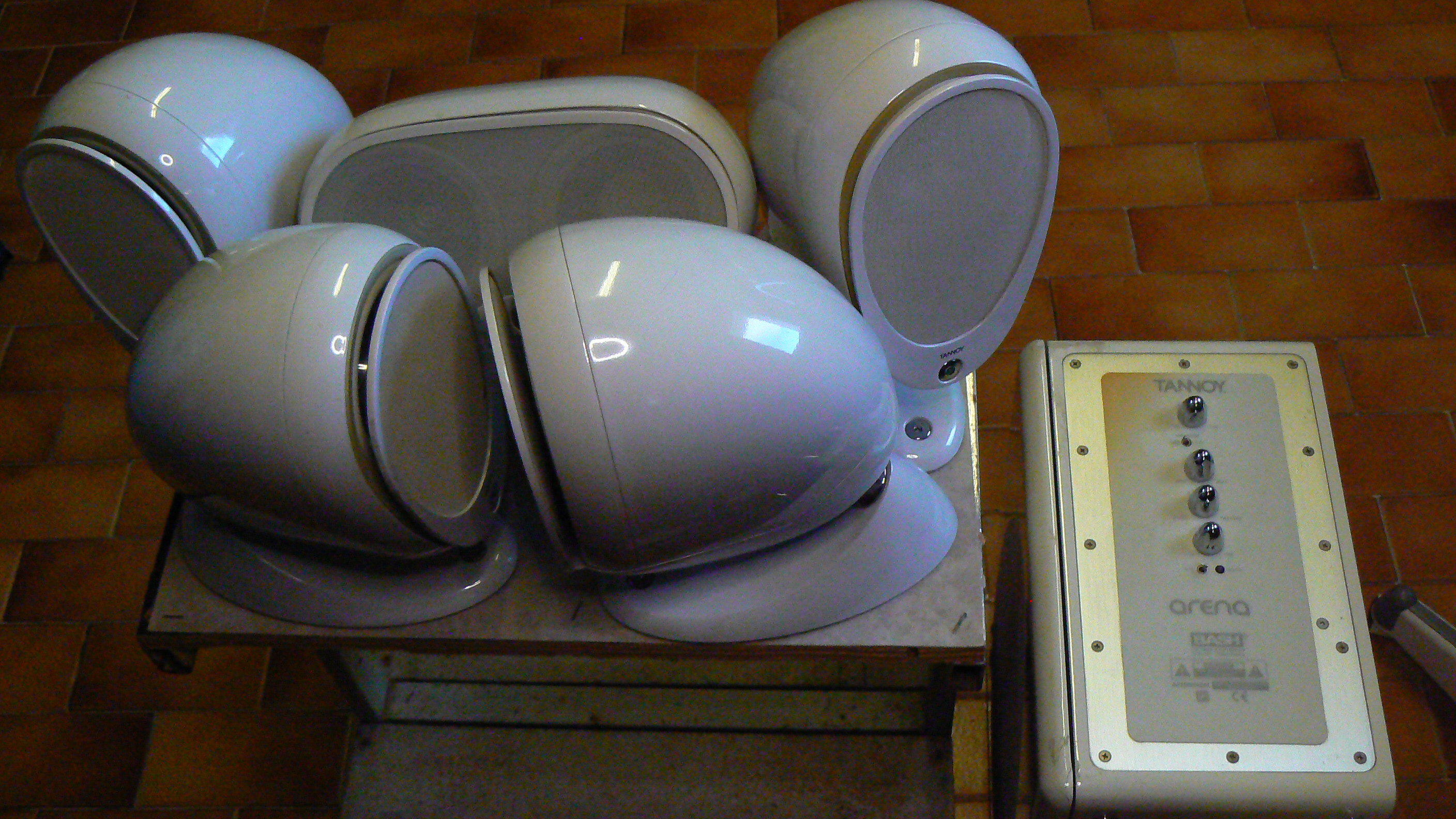 Tannoy Arena Blanc, Cannon Basse + 5 pieds de table