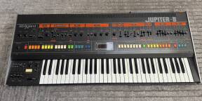 Roland Jupiter 8 12 bits + midi