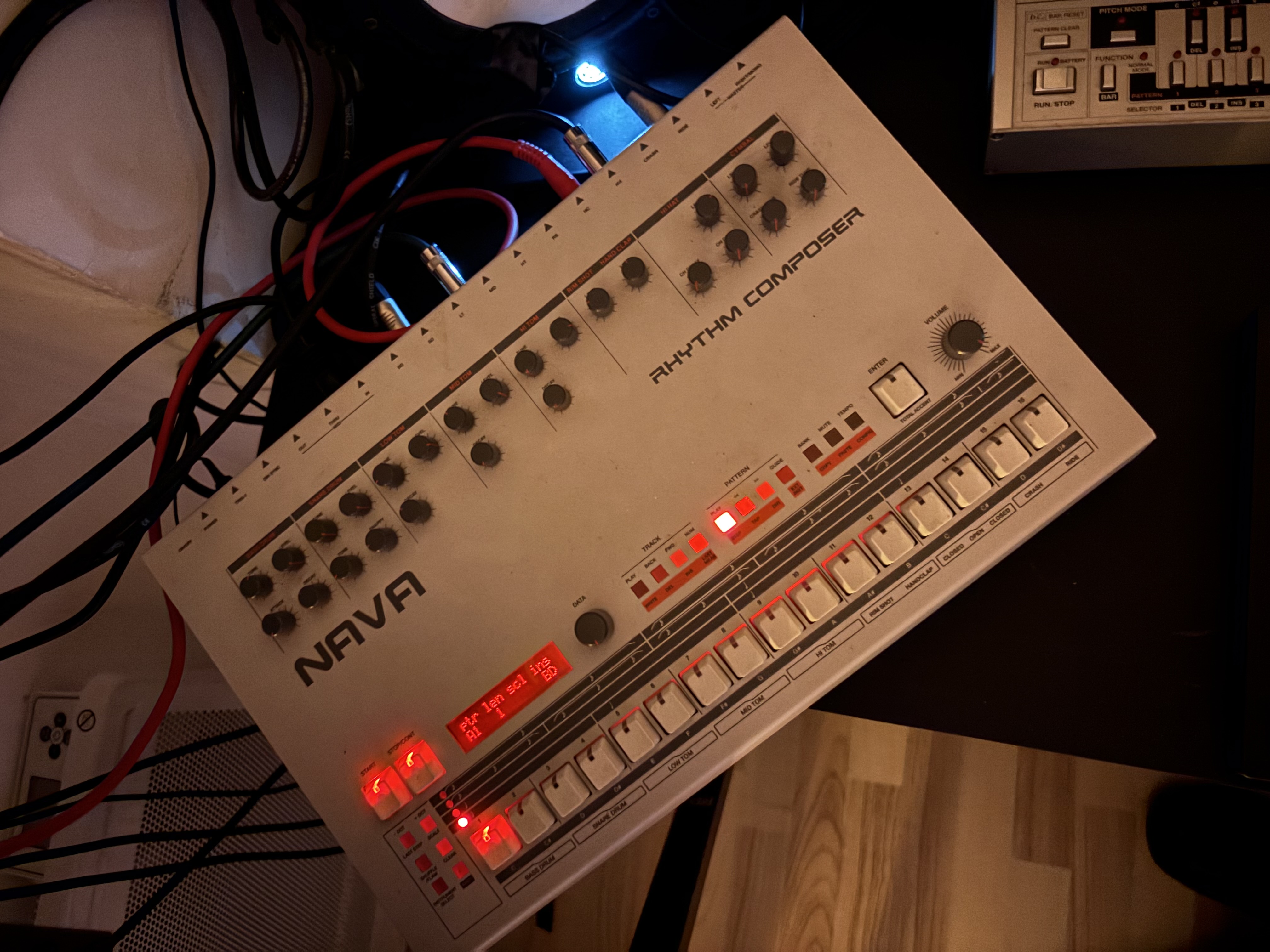 Nava 909, clone de chez E-Licktronic