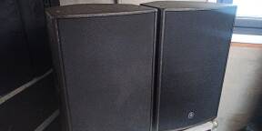 Paire de YAMAHA DZR12 avec les housses YAMAHA