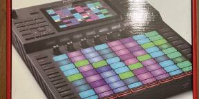 Vends Akai Force 1ère main avec tous accs & carton
