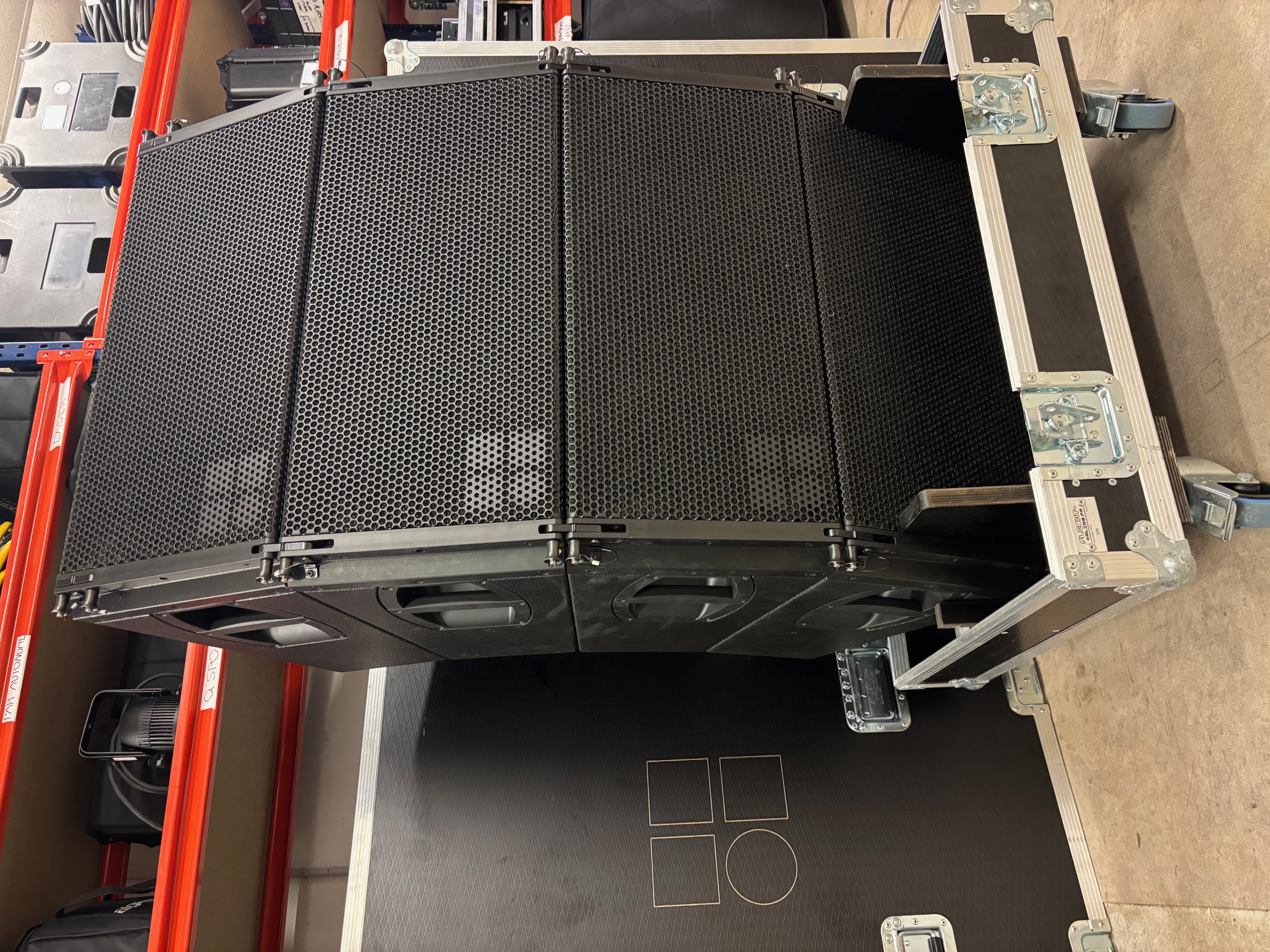 Vends 4 x D&B Audiotechnik V8 neuves sous garantie avec flightcase