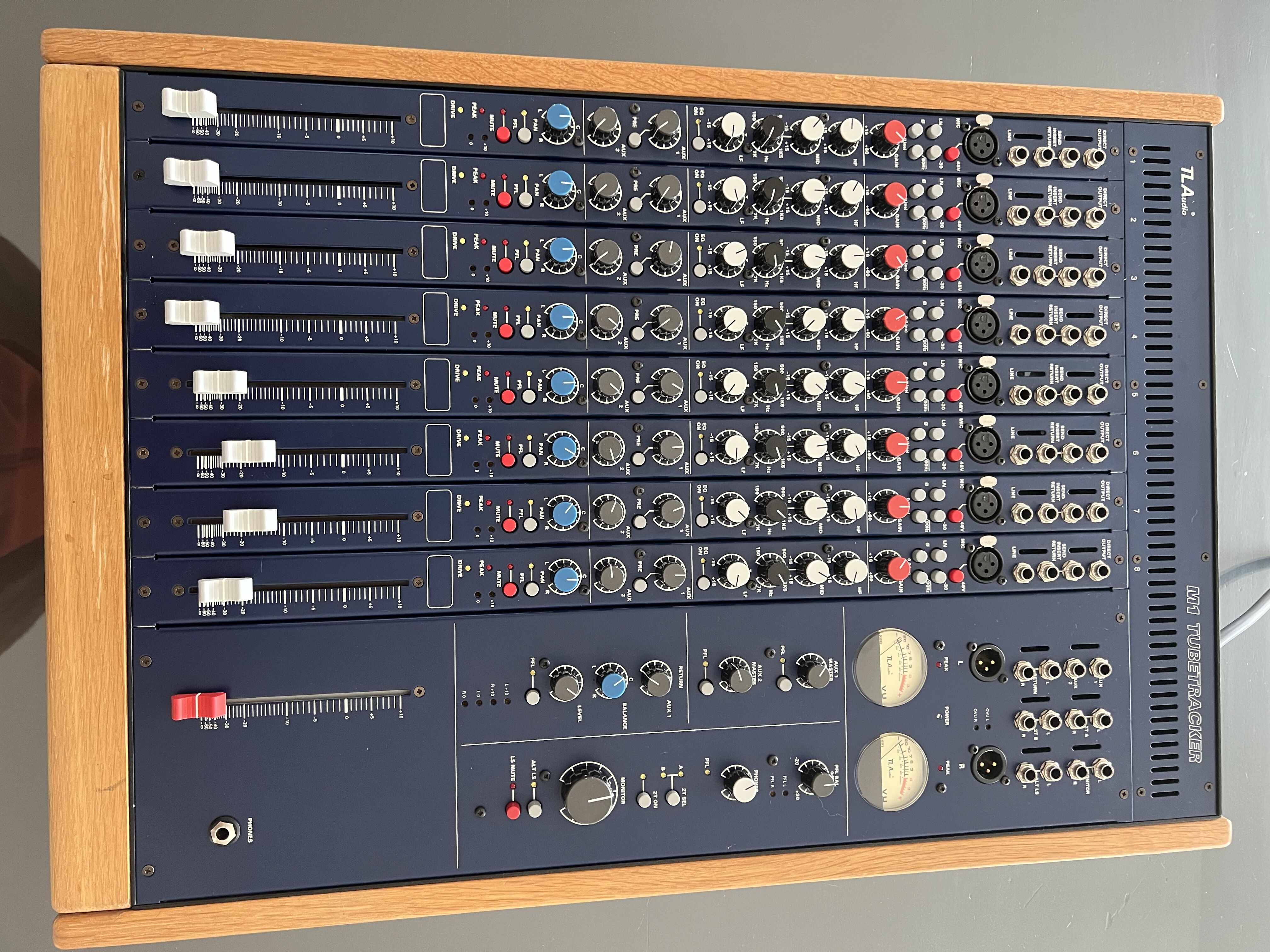 À vendre : TL Audio M1 Tubetracker – console analogique  à lampes – 8 canaux