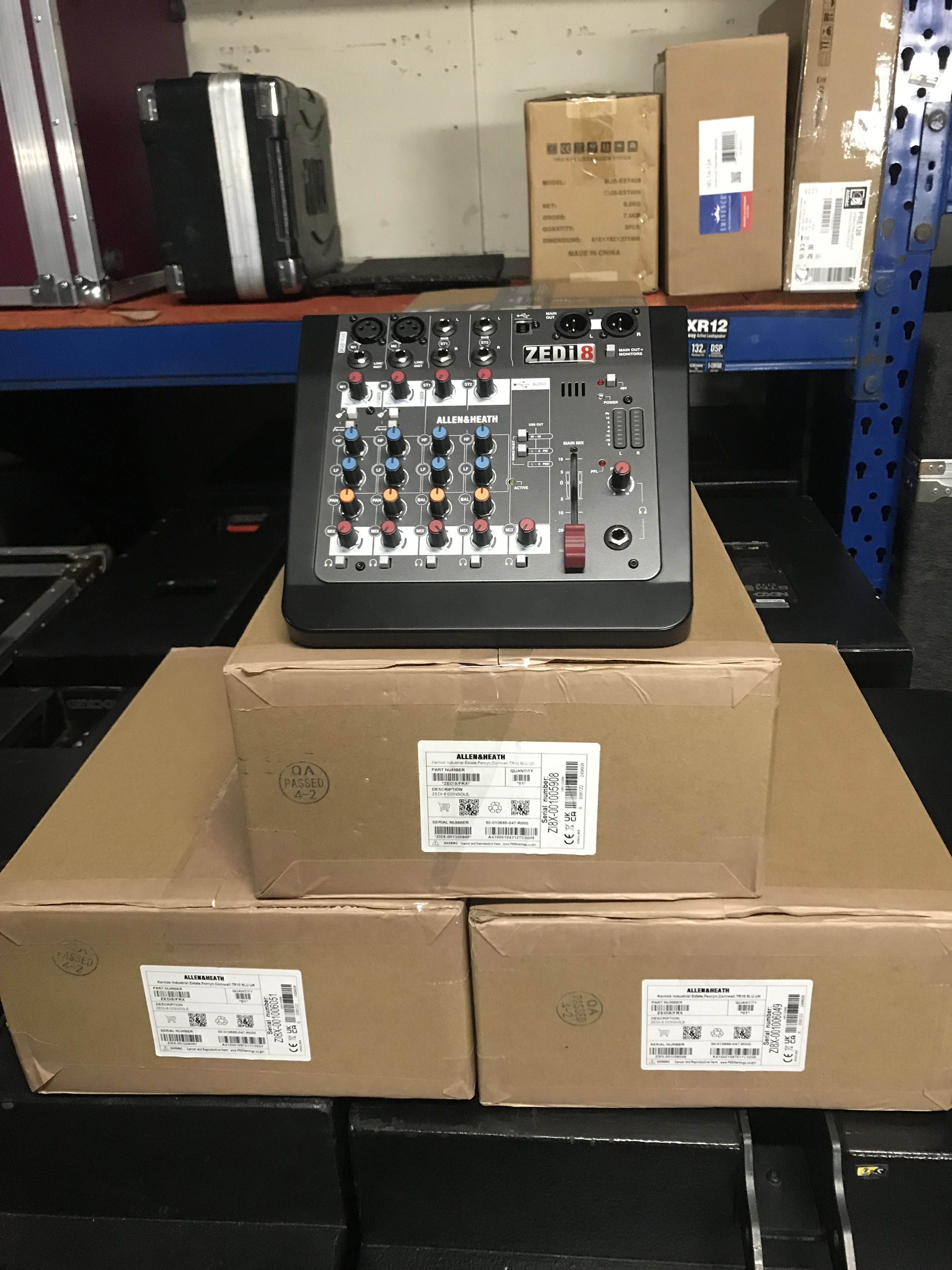 Vends ALLEN & HEATH ZEDI-8 (Port inclus)
