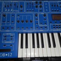 OB-12 OBERHEIM EN EXCELLENT ETAT AVEC HOUSSE DE TRANSPORT