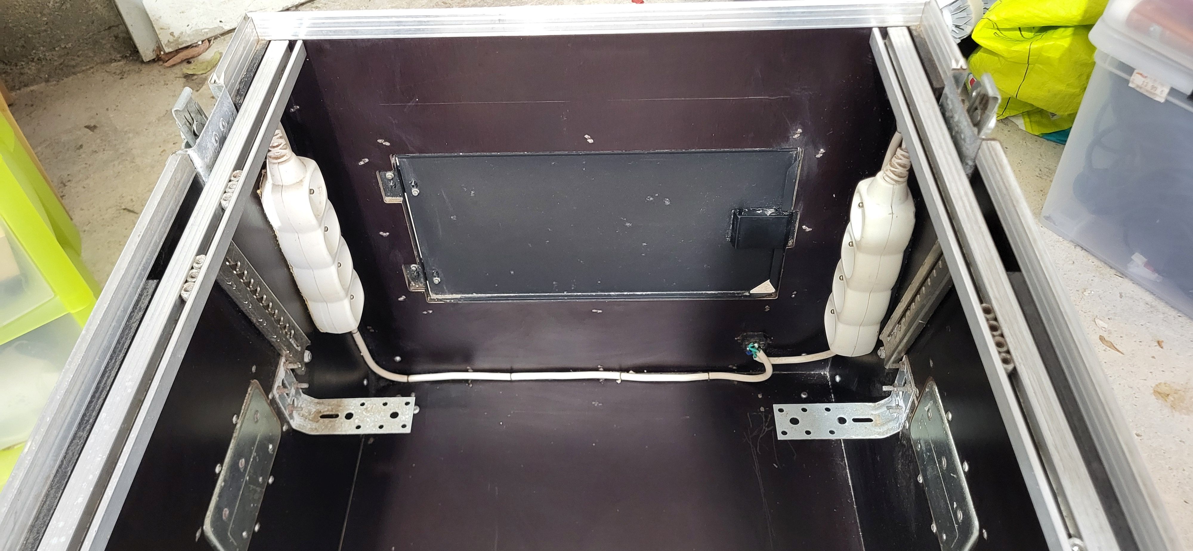 Thon L-Rack 8U 45 Service Hatch