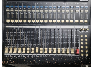 YAMAHA LS9 Faders