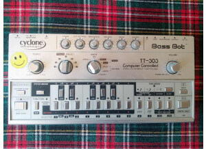Cyclone Analogic Bass Bot TT-303 (66702)