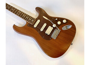 Fender Reclaimed Old-Growth Redwood Stratocaster (83165)