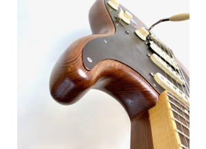 Fender Reclaimed Old-Growth Redwood Stratocaster (26324)