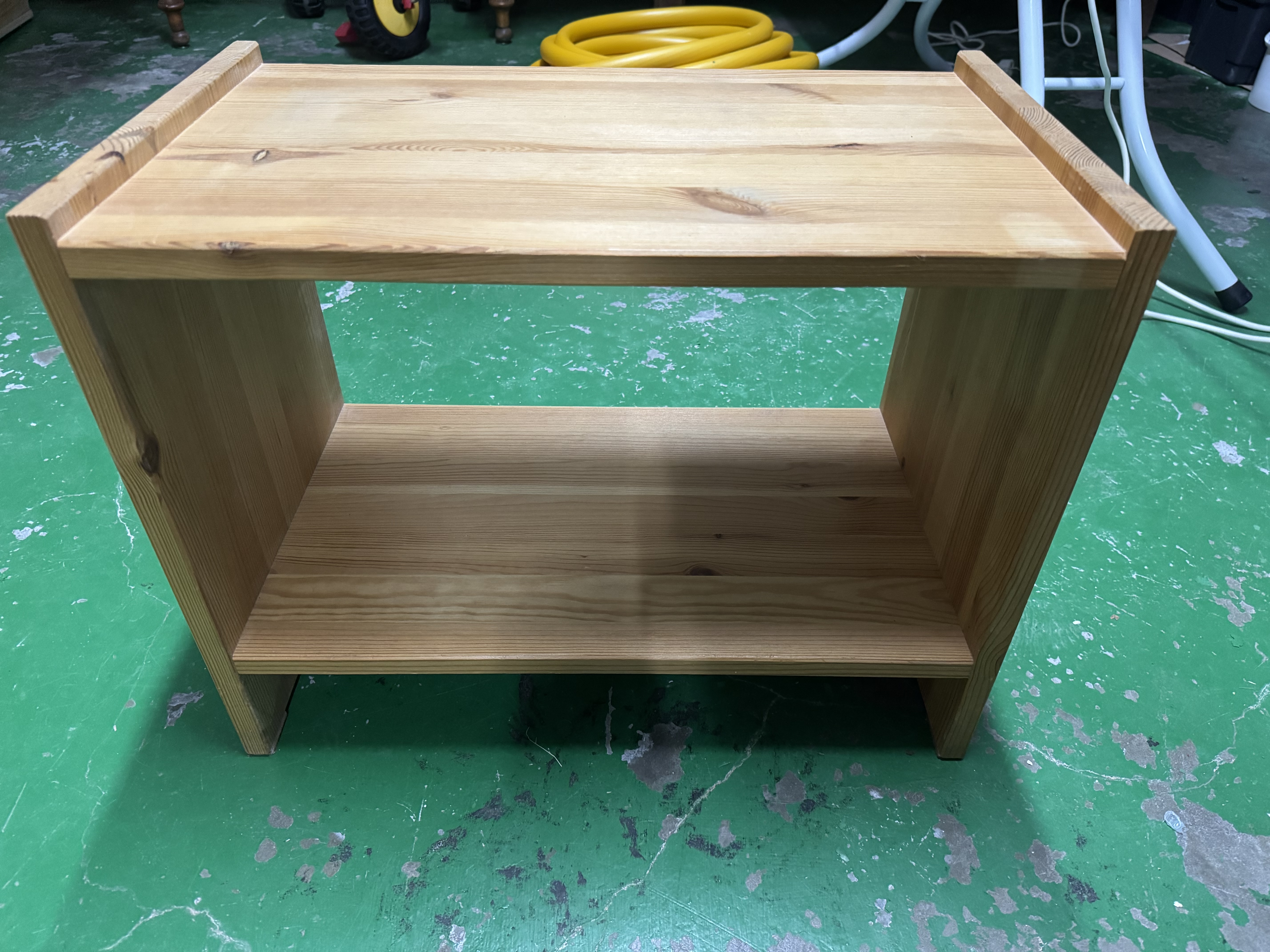 Table de chevet étagère basse pin massif IKEA Rast dimension rack