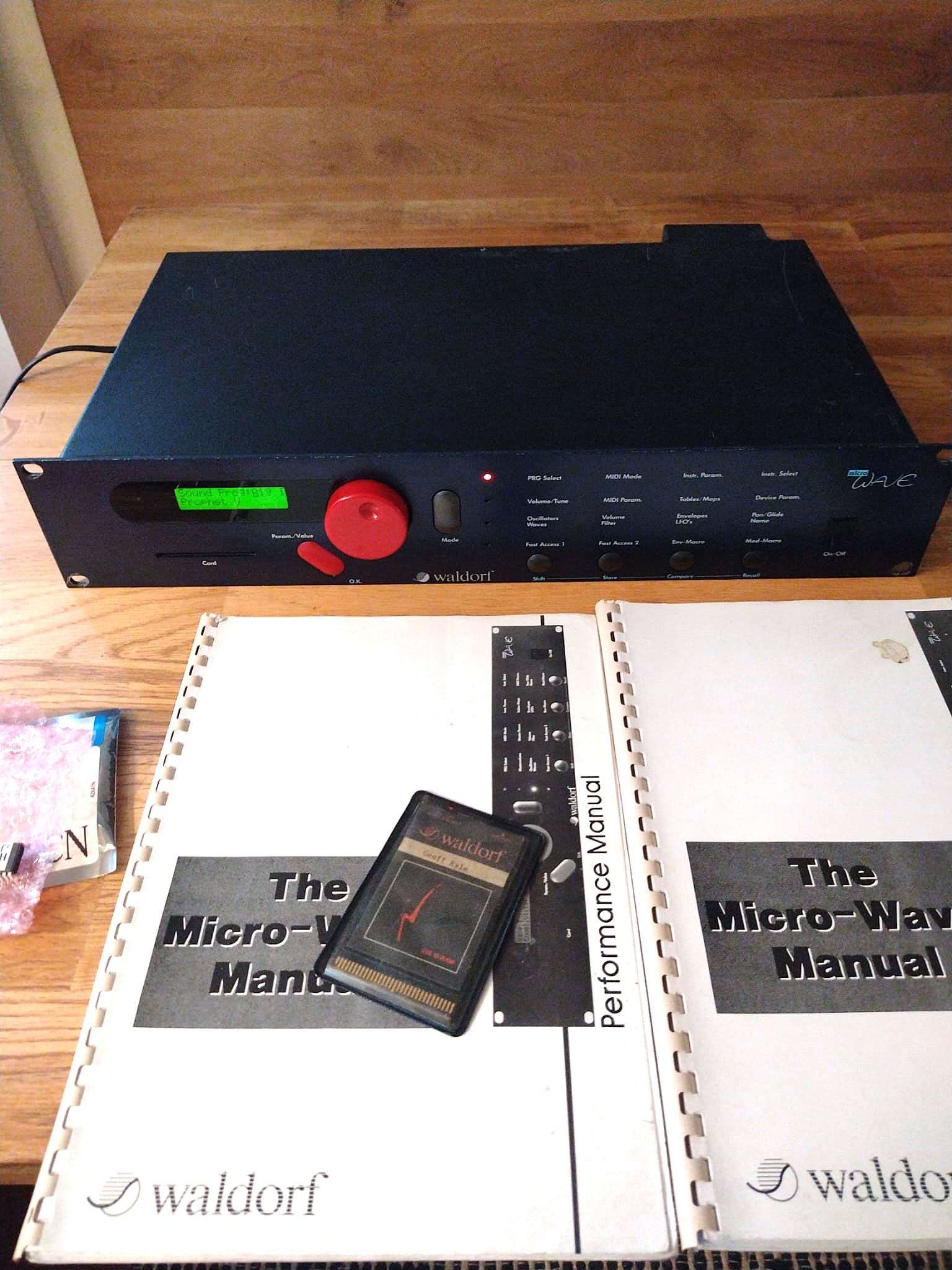 Waldord Microwave 1 Rev. A (CEM 3389) synthé hybride à tables ondes