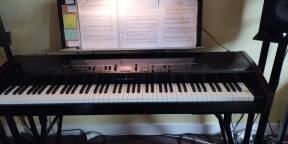 Vends Piano Kawai MP10.