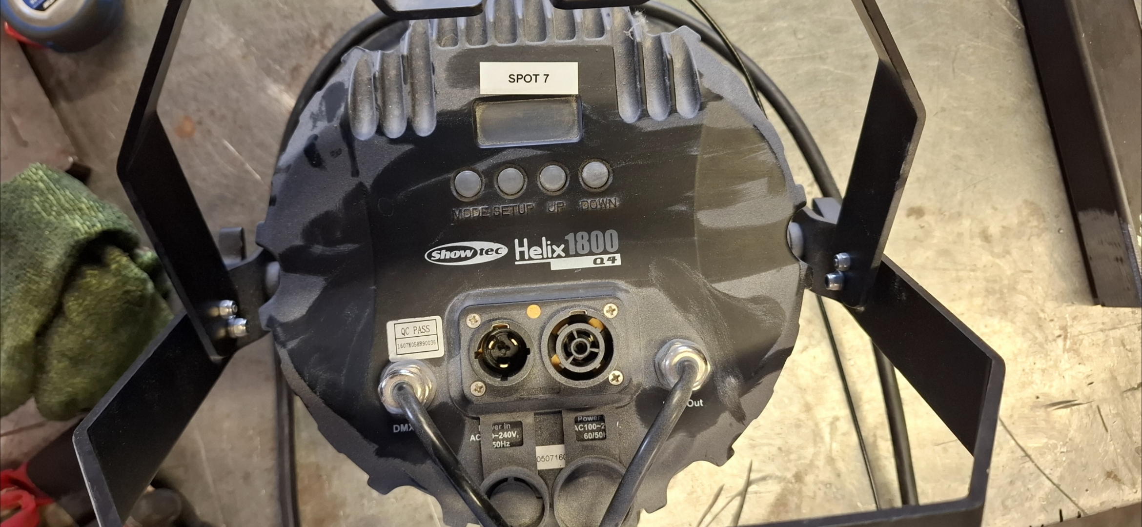 Vends 12 spots Showtec Helix 1800 Q4