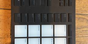 Native Instruments Maschine Mikro MK3 — contrôleur beat-making / production