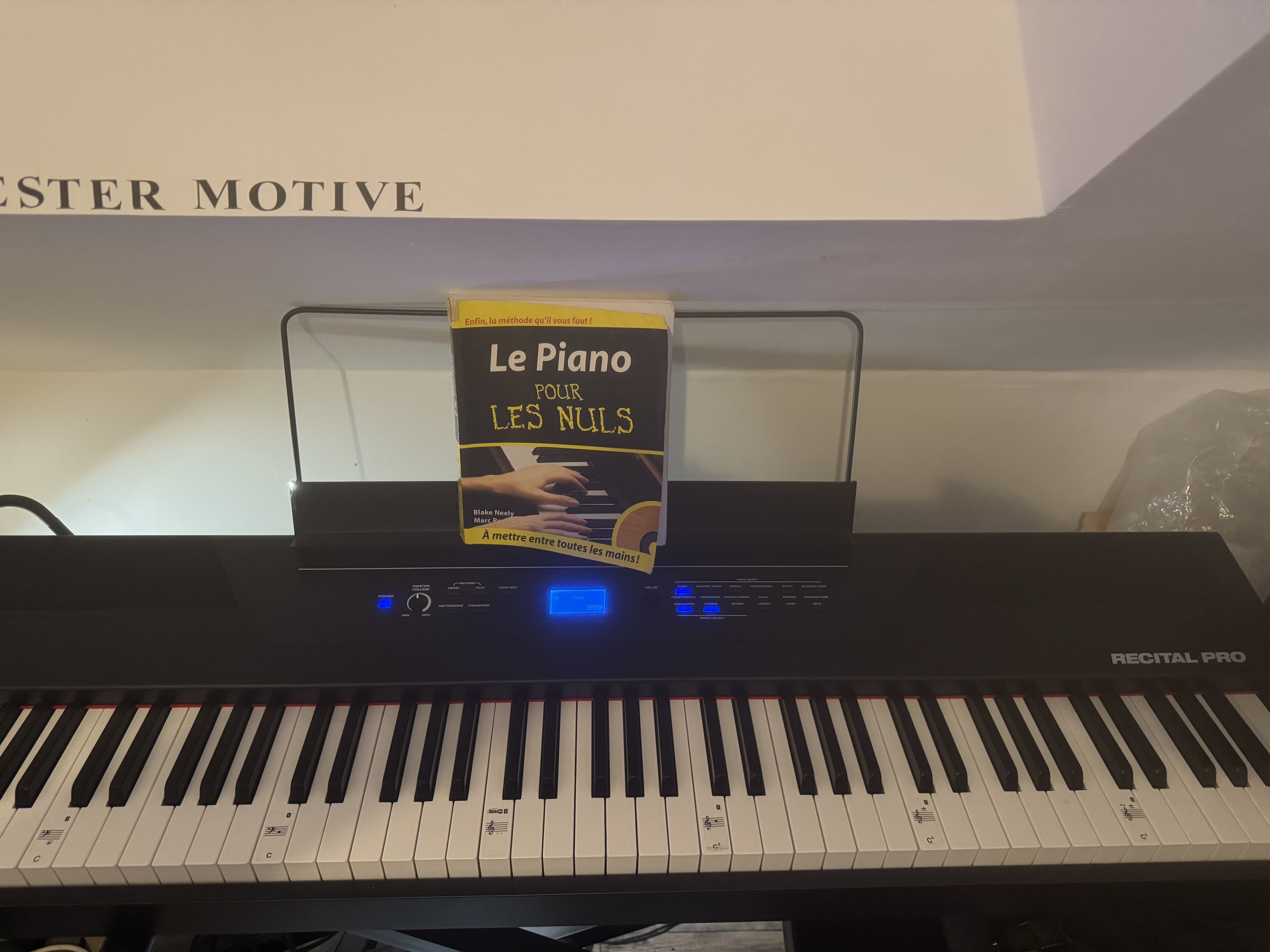 Vends excellent piano pour débuter avec toucher lourd comme neuf