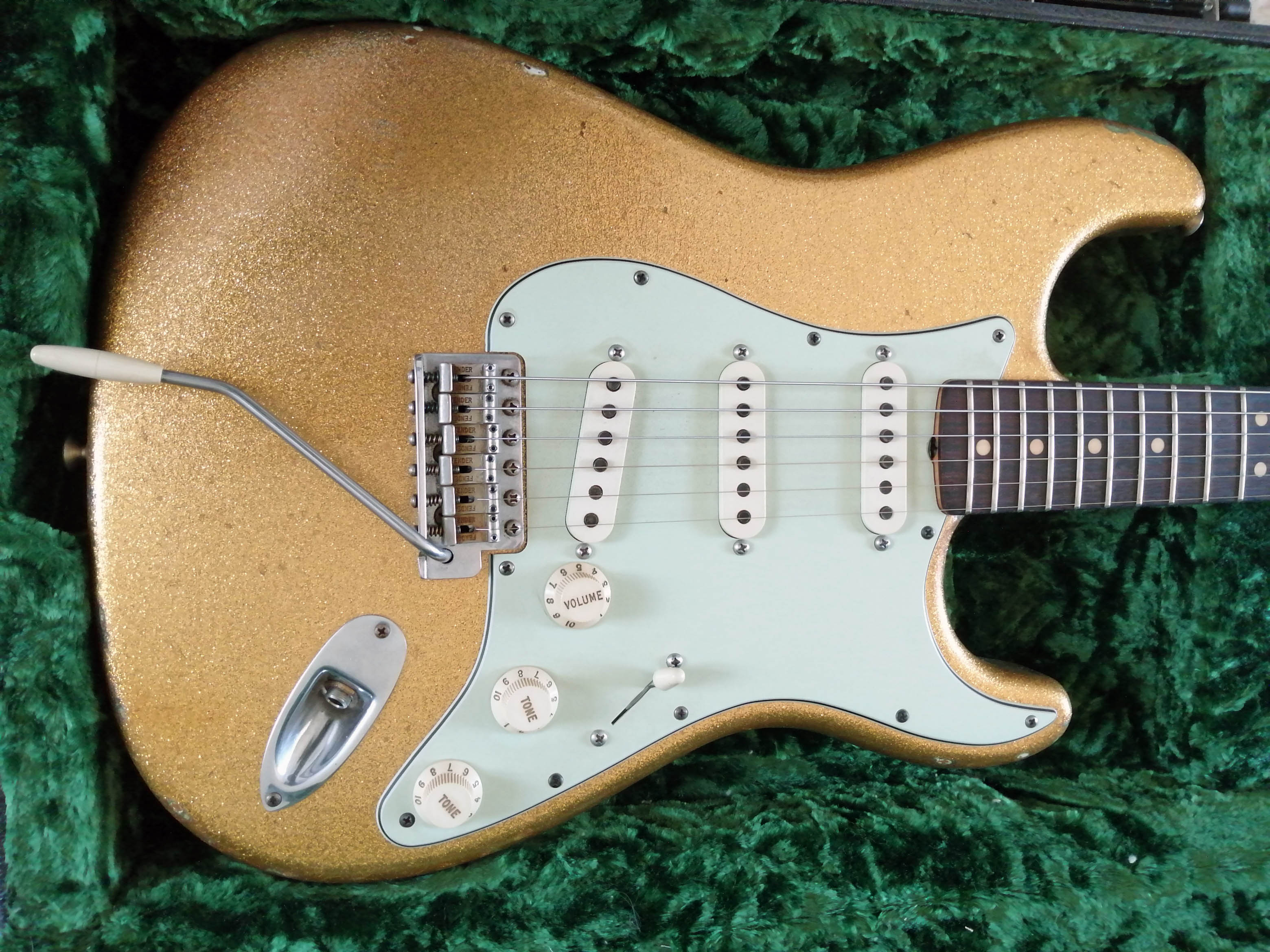 Vends Fender 1964 Sparkle Gold Relic Stratocaster Greg Fessler