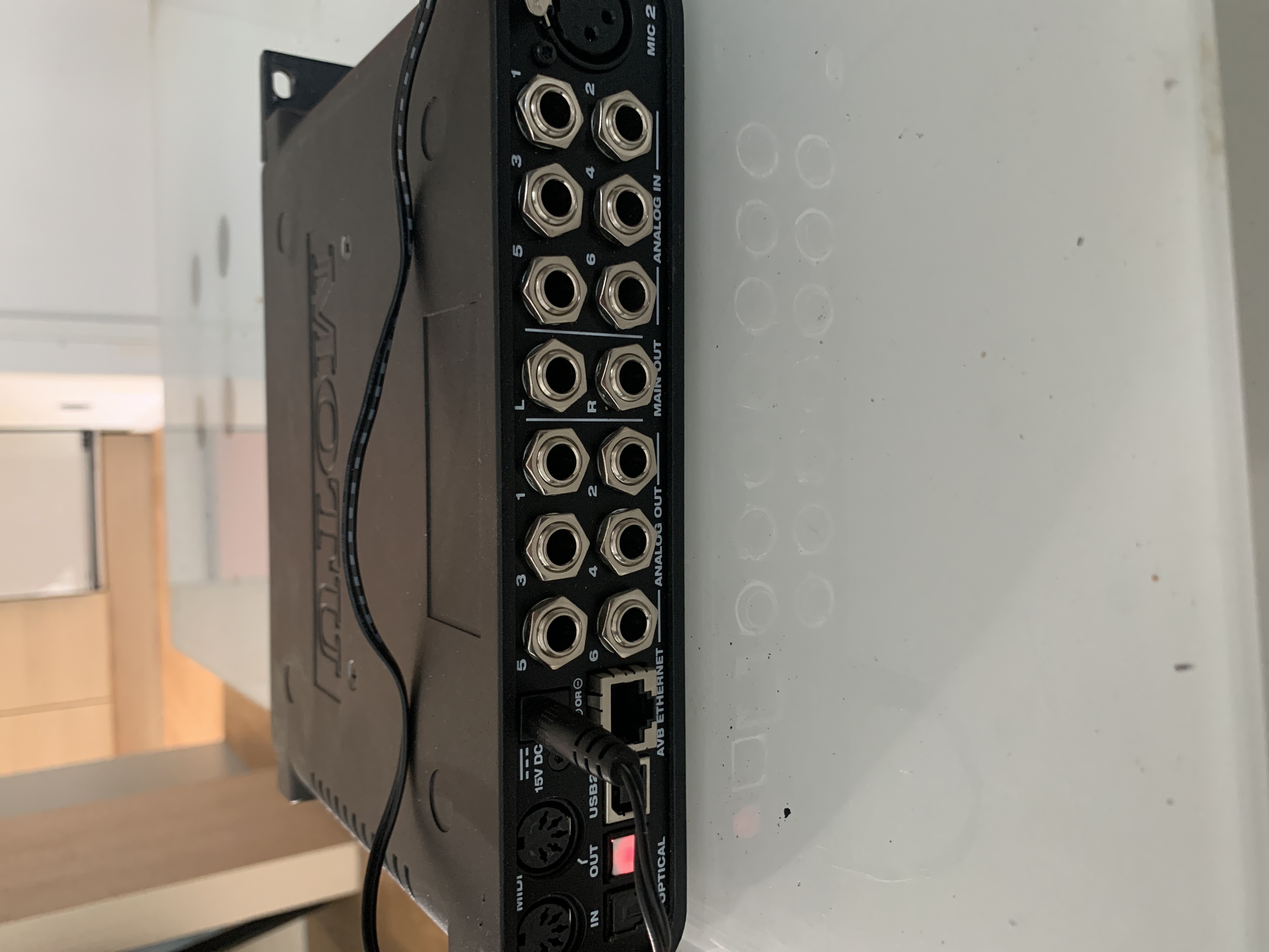 Motu avb ultralite + switch avb