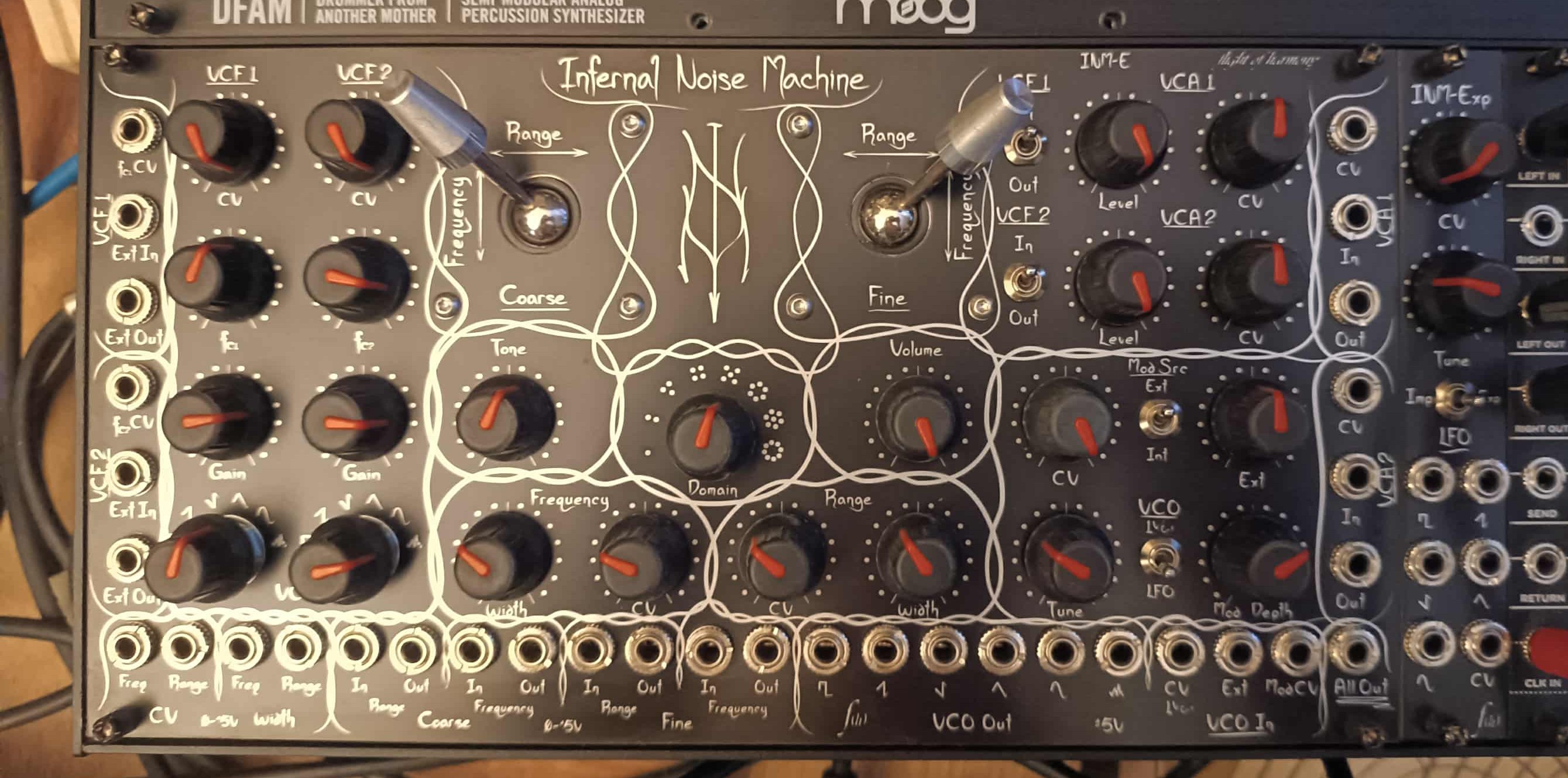 Vends Flight of harmony Infernal Noise Machine Eurorack + expandeur