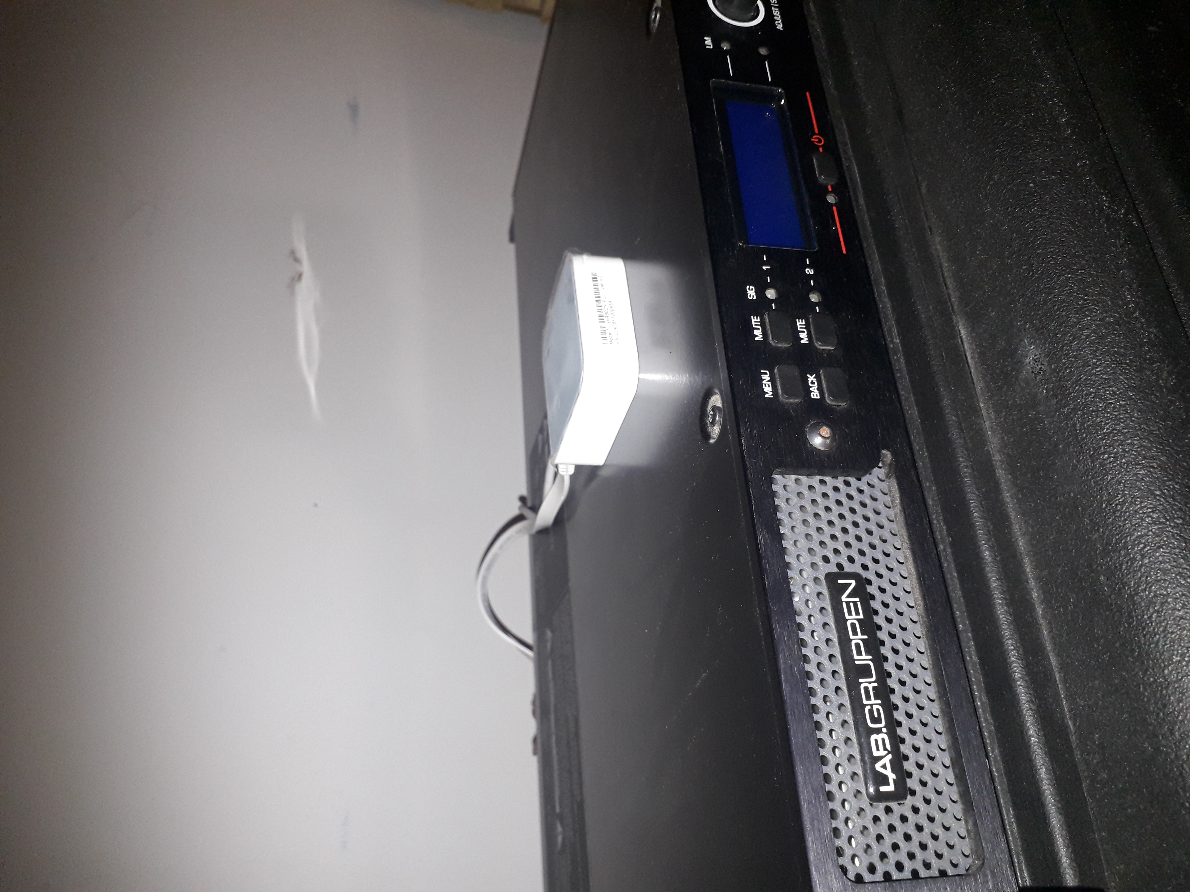 Lab Gruppen IPD 1200 + routeur + rack SKB