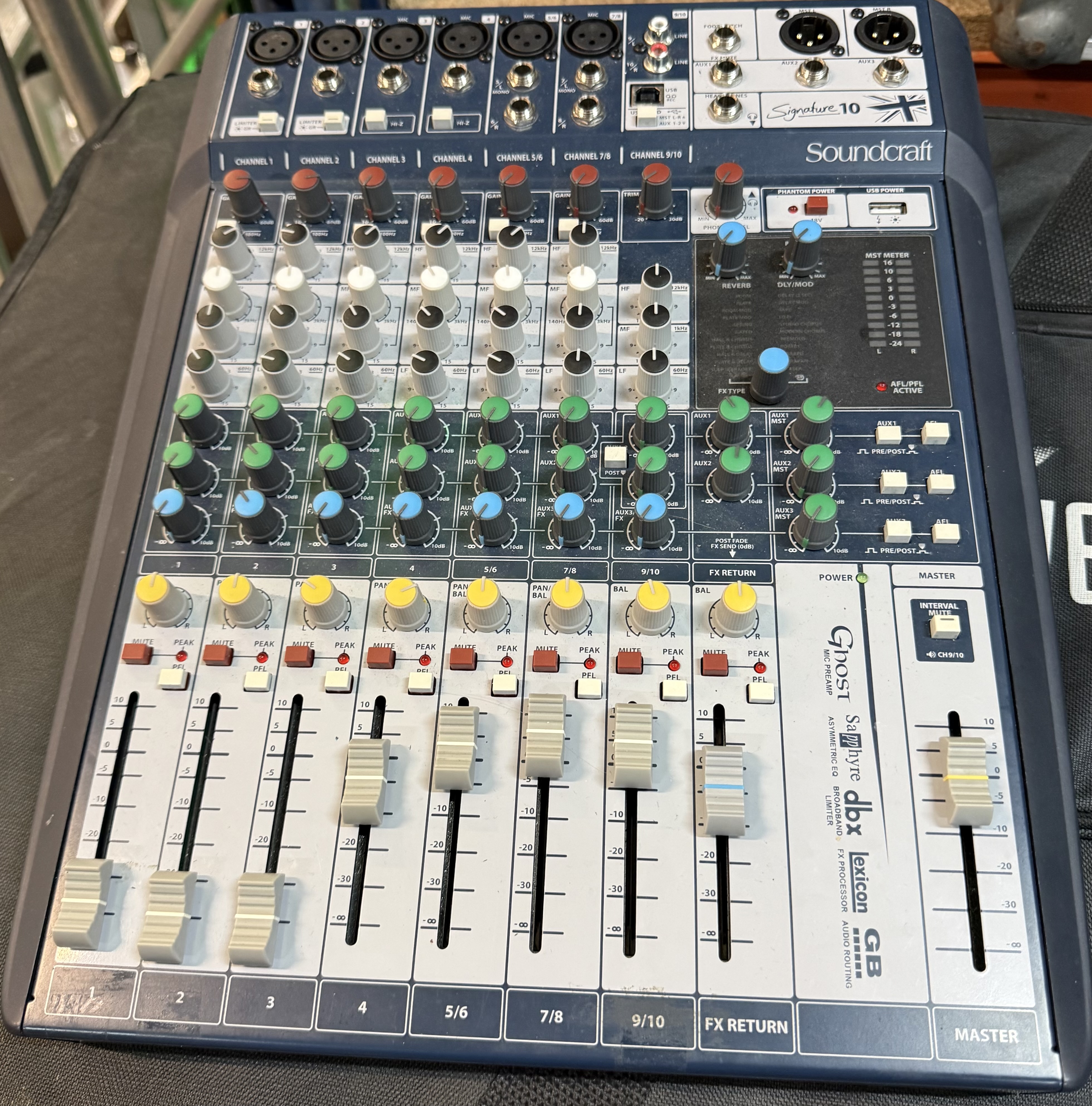 SOUNDCRAFT SIGNATURE 10 