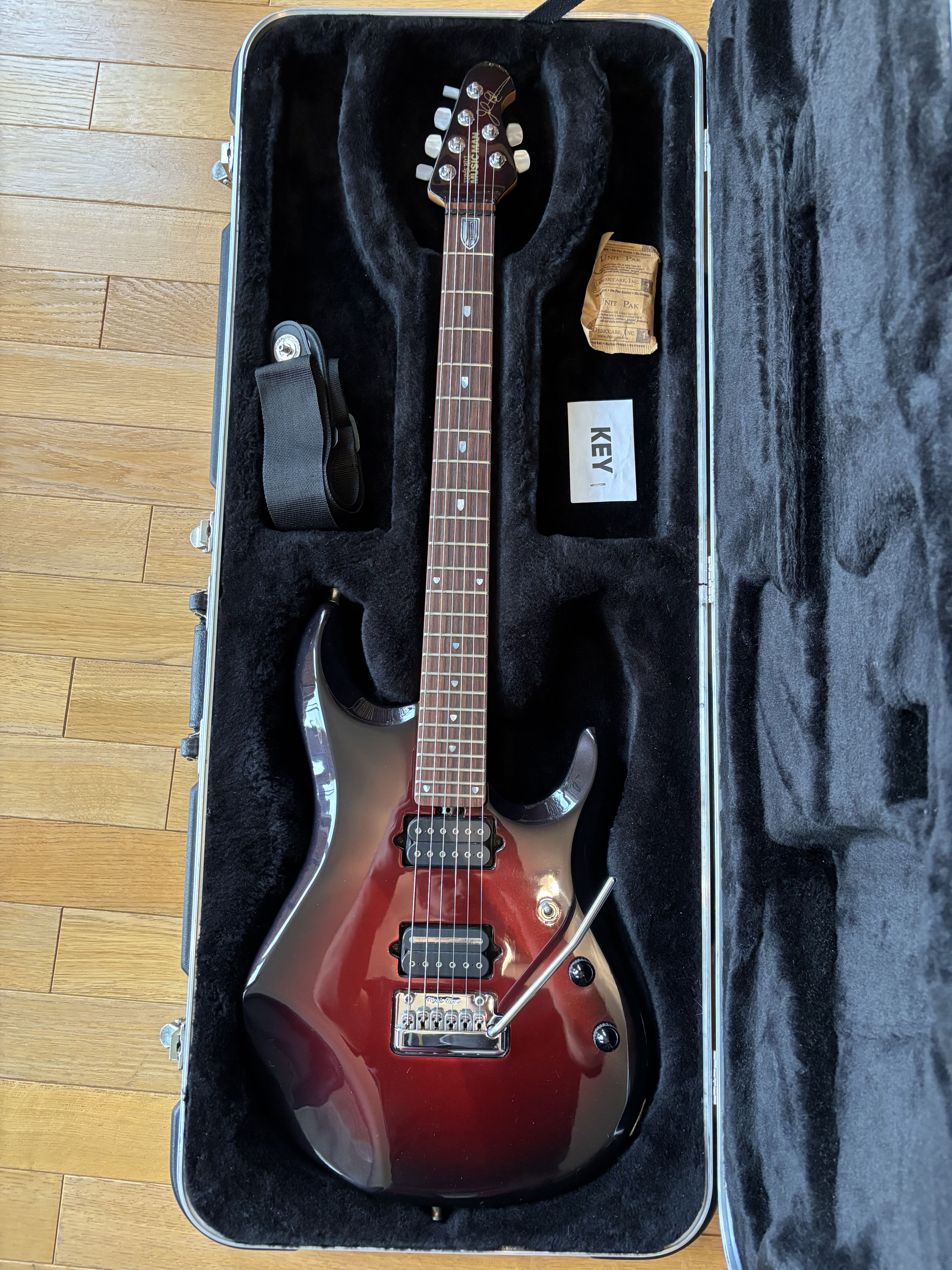 Musicman JP6 (John Petrucci 6 cordes) Non piezo Pearl Red Burst (2008)