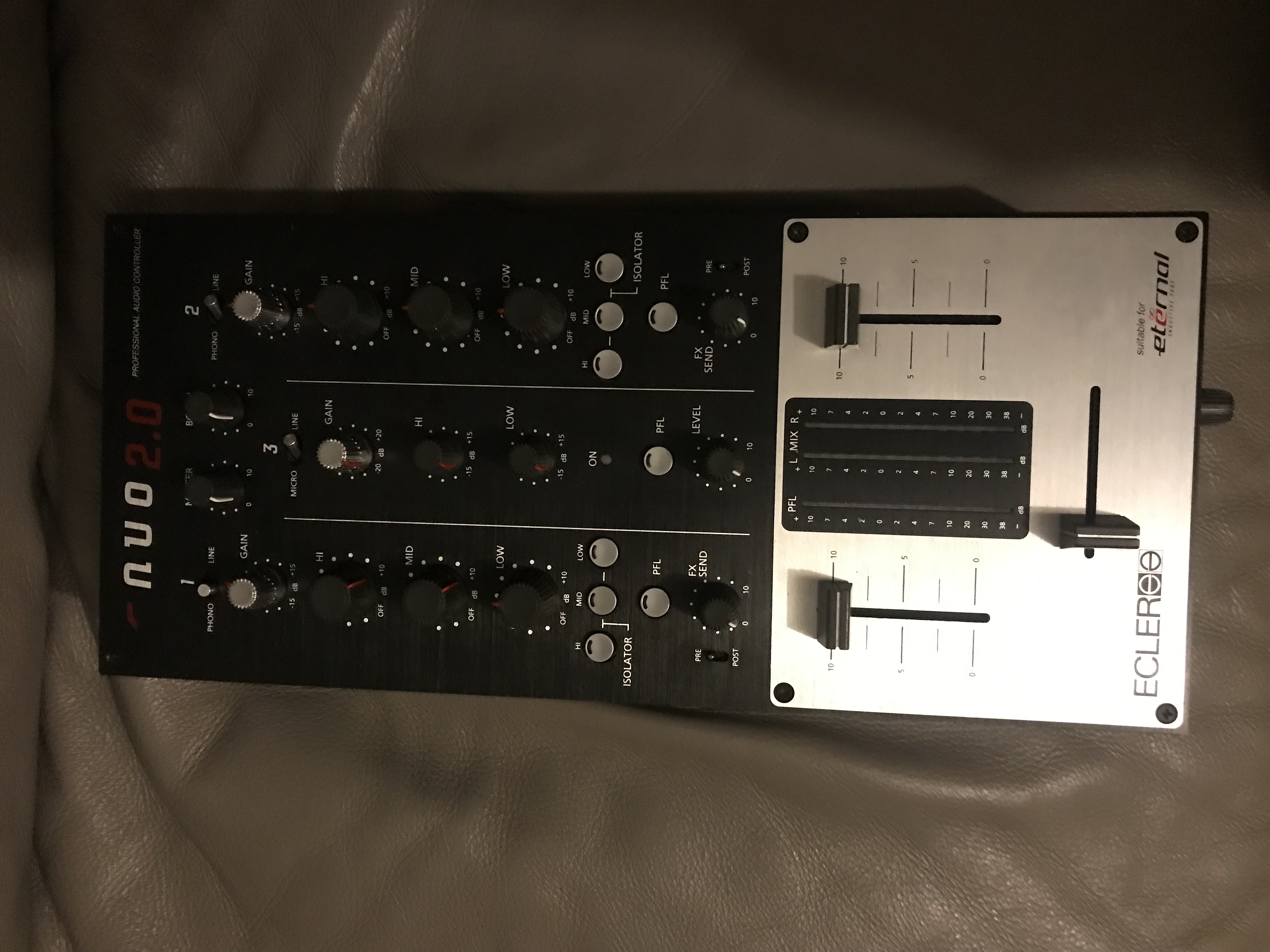 Vends ecler nuo 2.0 ( avec crossfader eternal)