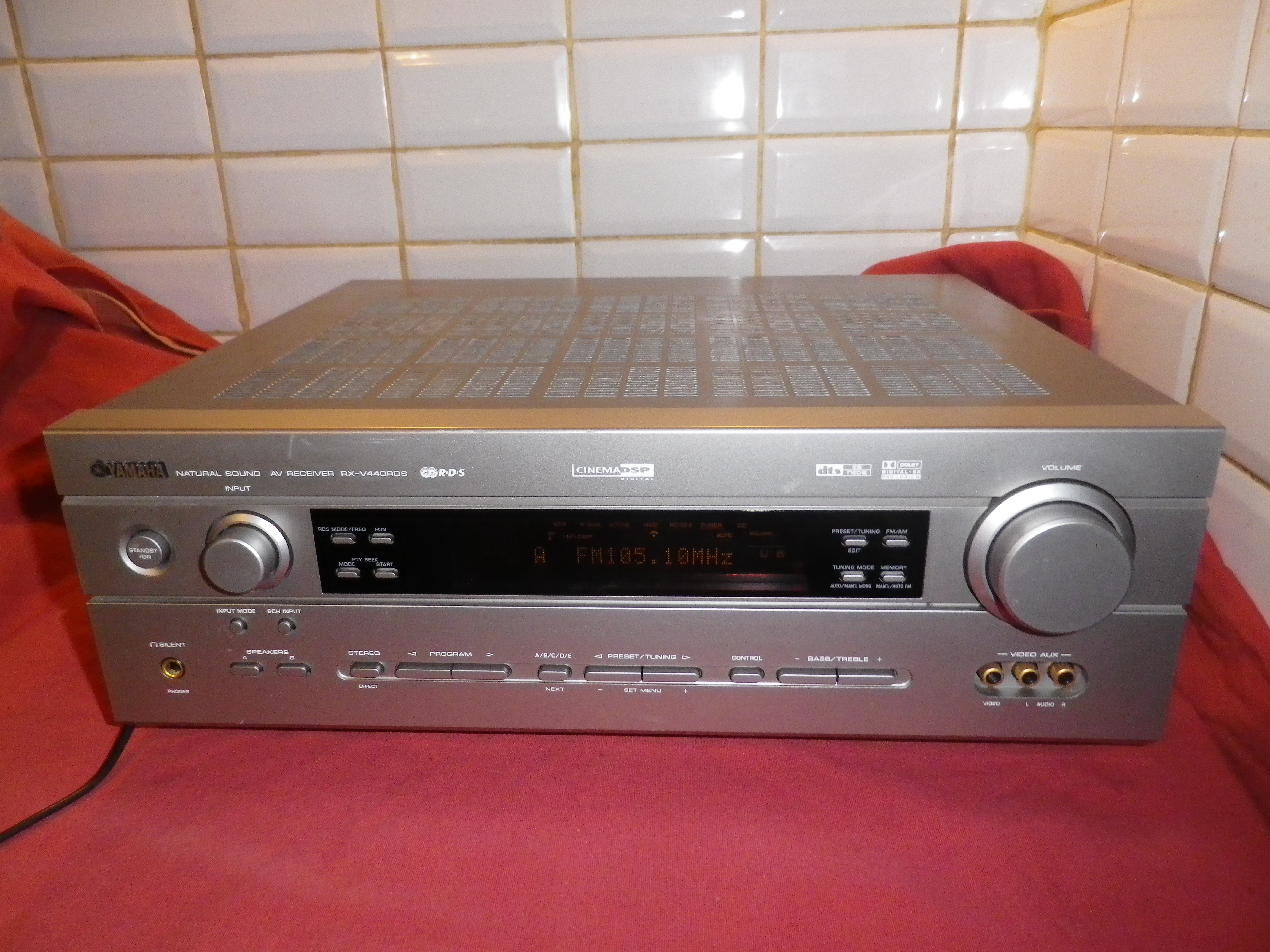 AMPLI AUDIO VIDEO / HOME CINEMA 6.1 / YAMAHA V440 RDS / 6 X 65 WATT