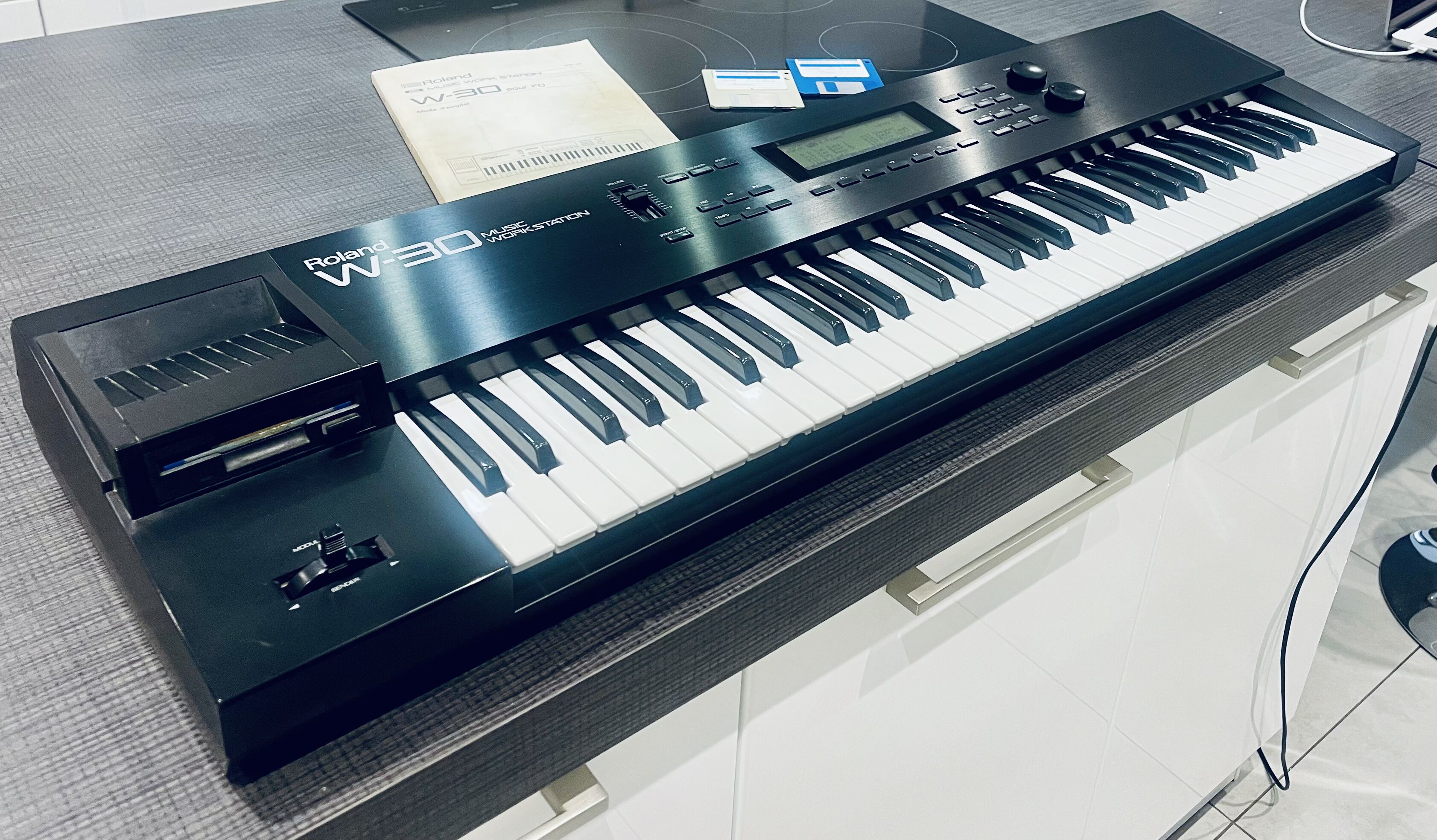 Roland W-30 (84038)