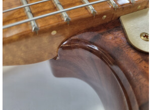 Fender Walnut Top Artisan Stratocaster Maple (86003)