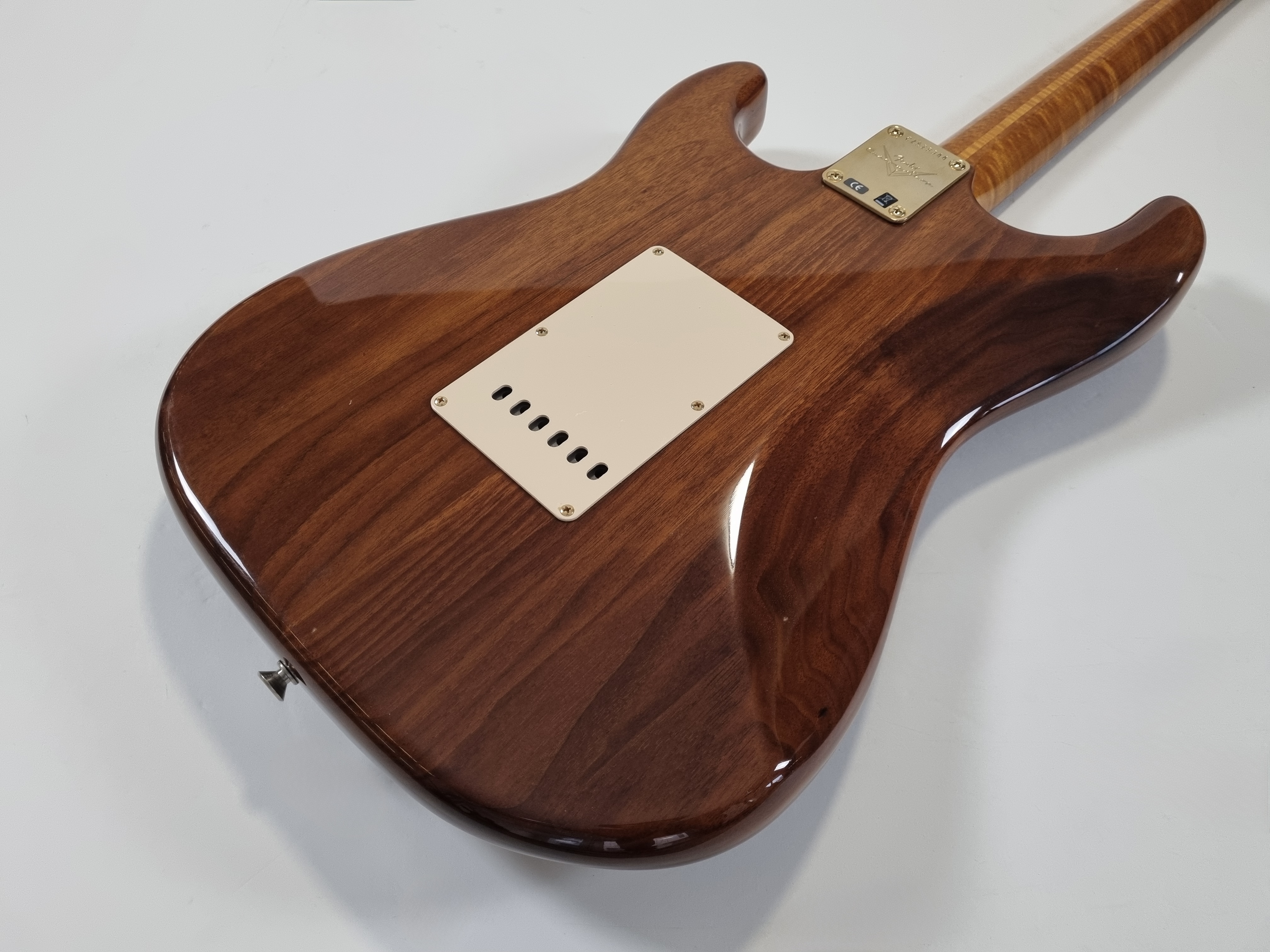 Fender Walnut Top Artisan Stratocaster Maple (44675)