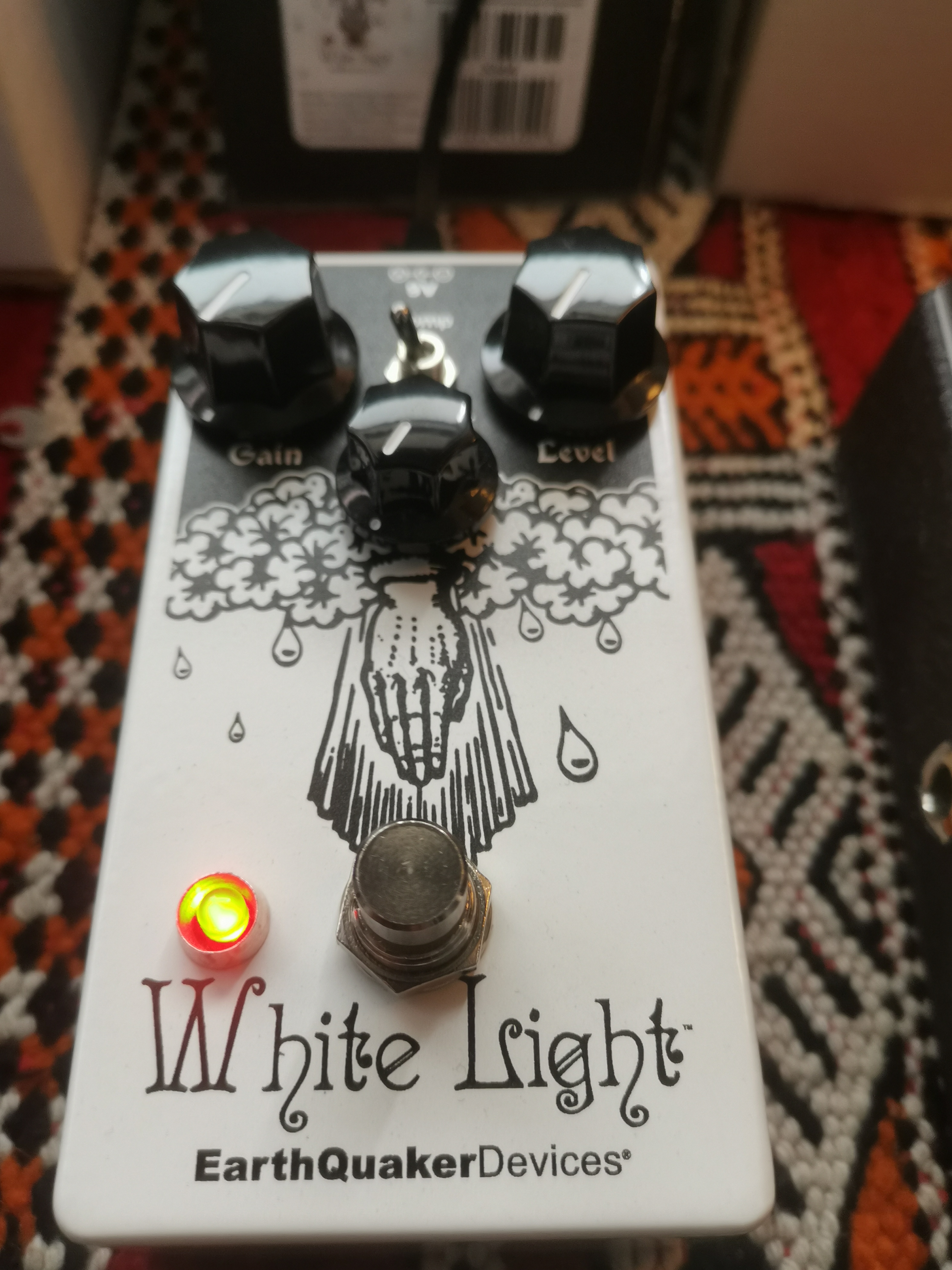 vends une pédale d'effet pour guitare EQD White Light overdrive
